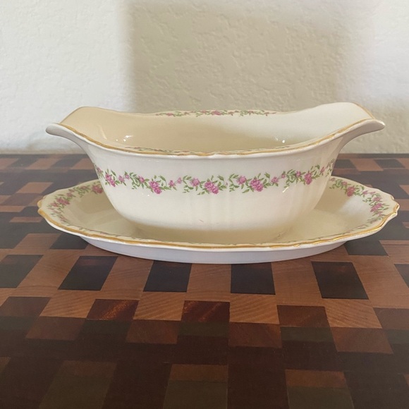 Vtg Cynthia by Syracuse Pink Floral Gold Trim Gravy Boat Attached Under Plate - Picture 2 of 10